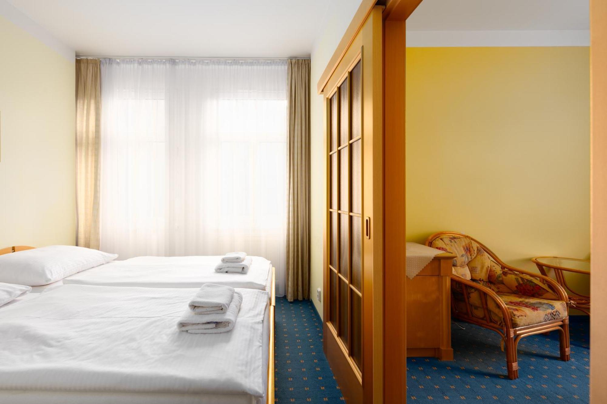 Wellness Hotel Jean De Carro Karlovy Vary Exterior photo